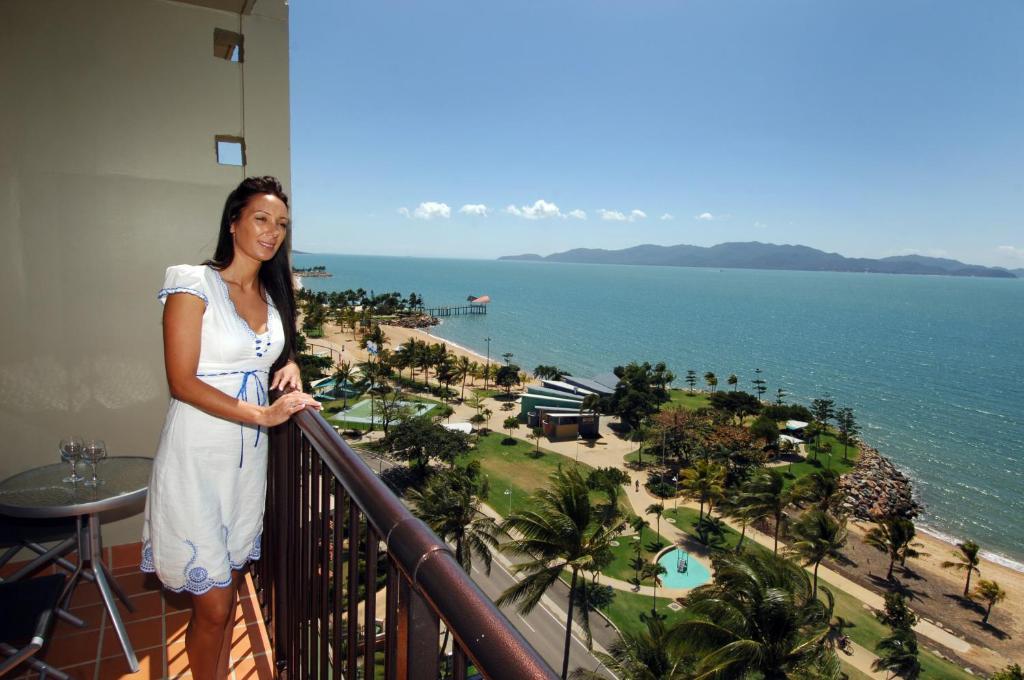 Aquarius On The Beach Townsville Exterior photo