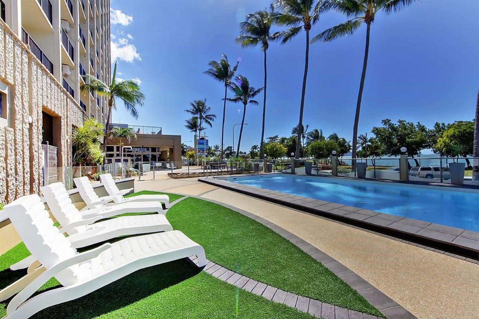 Aquarius On The Beach Townsville Exterior photo